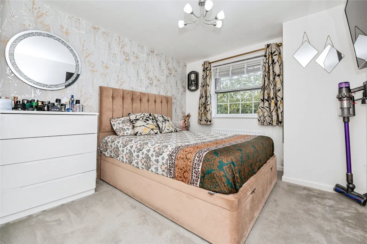 Harper Close, Chafford Hundred, Grays, Essex, RM16, photo 8