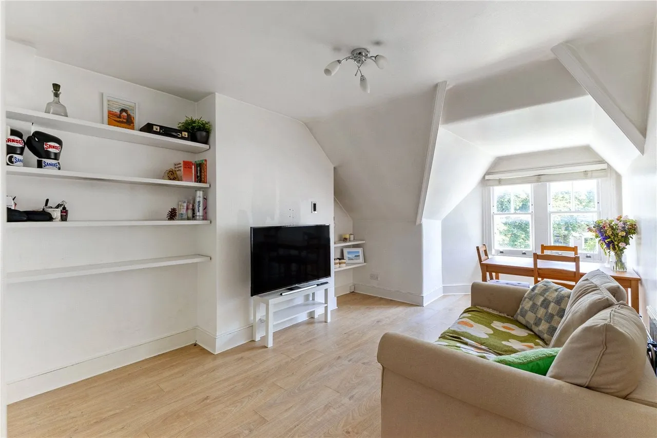 Larkhall Rise, London, SW4, photo 3