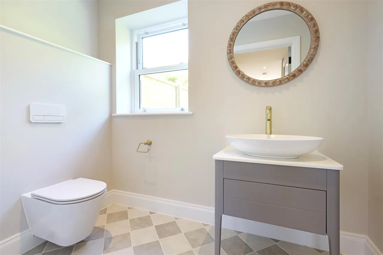 Paddock Grove, Effingham, KT24, photo 8