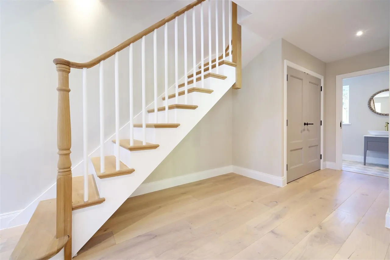 Paddock Grove, Effingham, KT24, photo 6