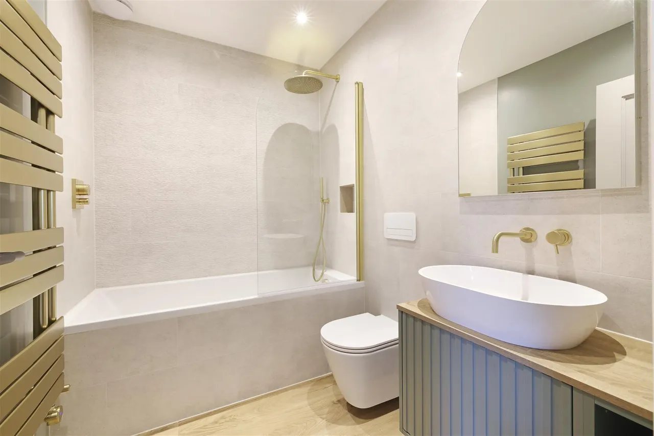 Paddock Grove, Effingham, KT24, photo 12