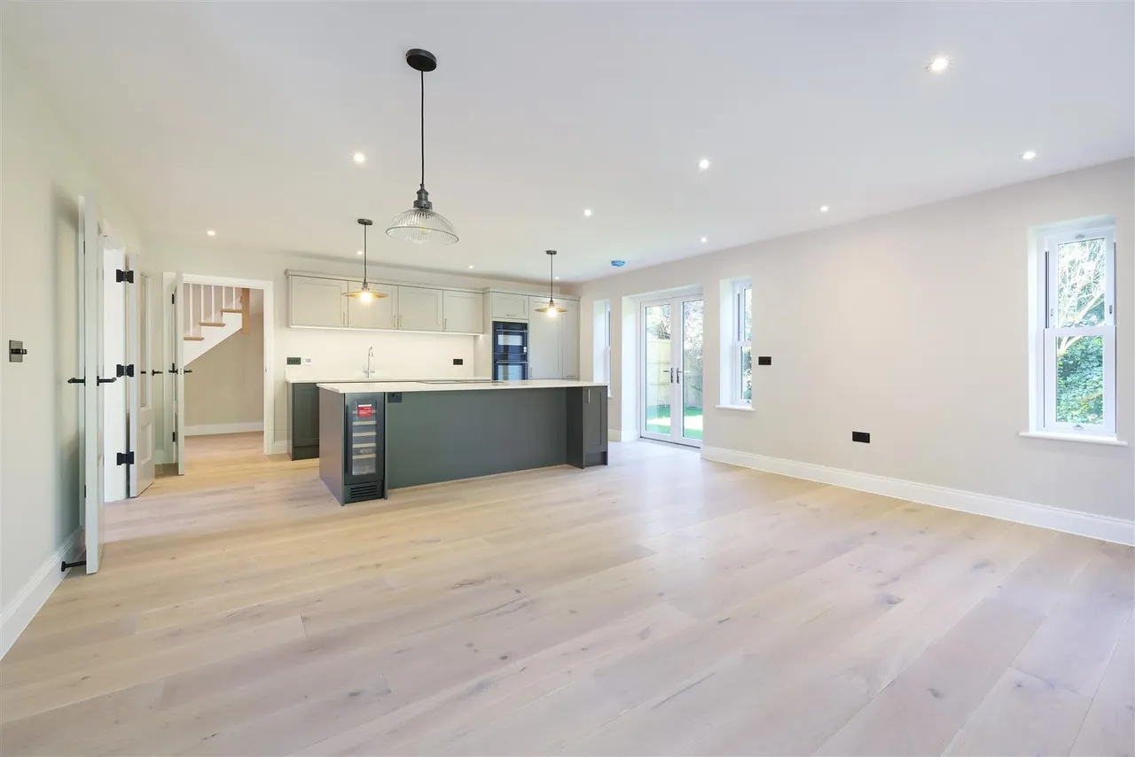 Paddock Grove, Effingham, KT24, photo 3