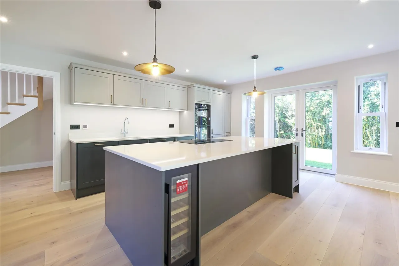Paddock Grove, Effingham, KT24, photo 2