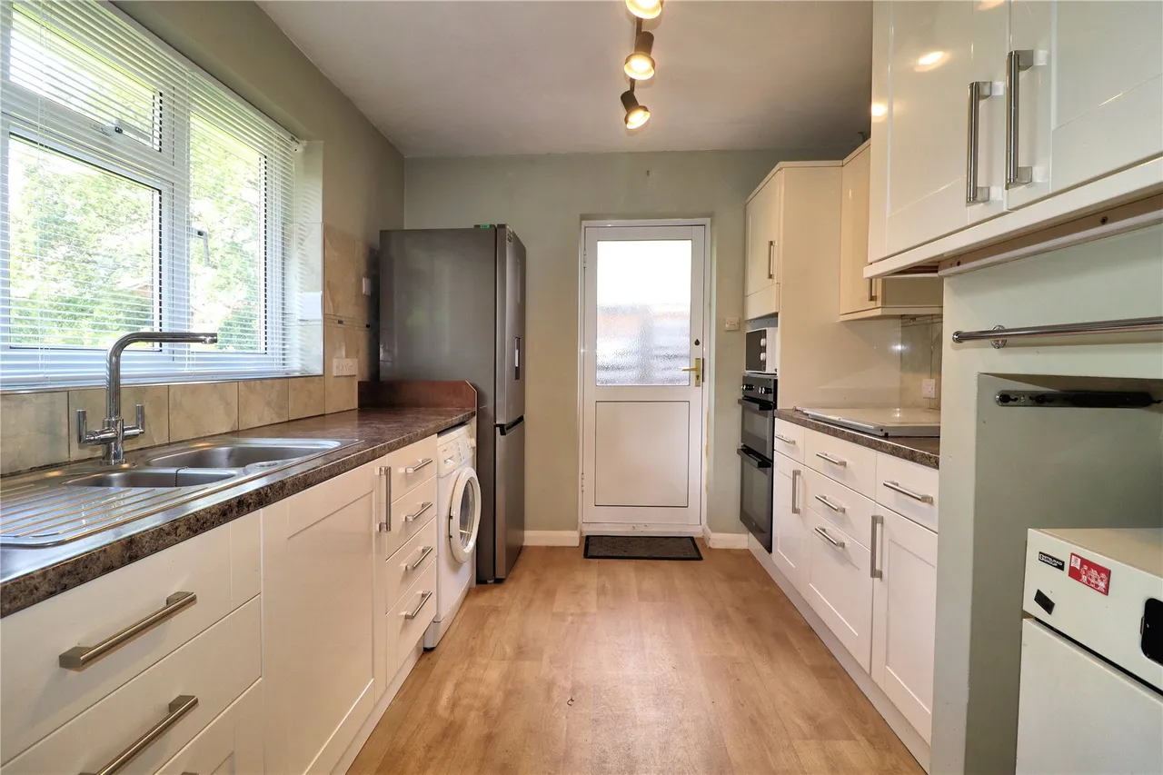 College Lane, Woking, GU22, photo 4