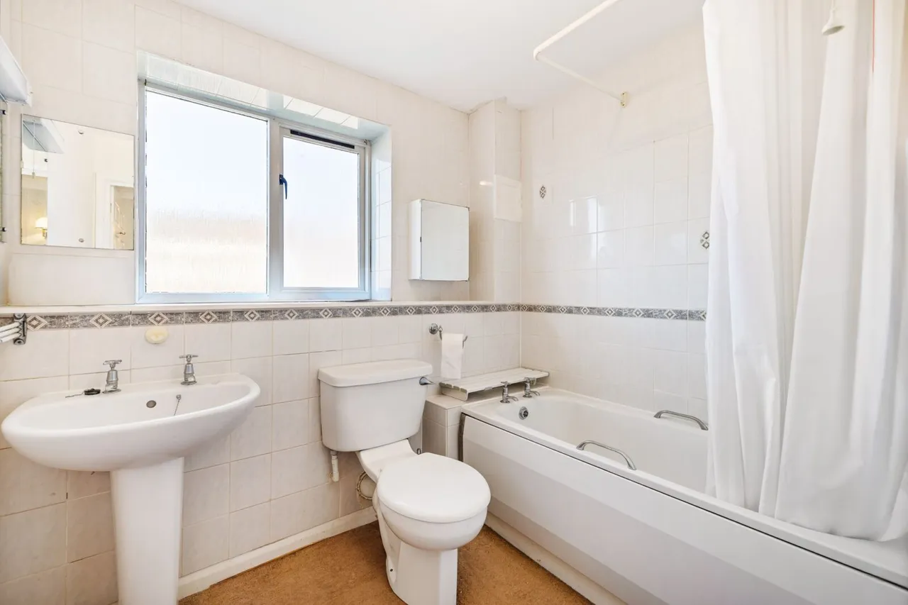 Flat 30, Forest Lodge Portland Road, East Grinstead, East Grinstead, RH19 4EZ, photo 9