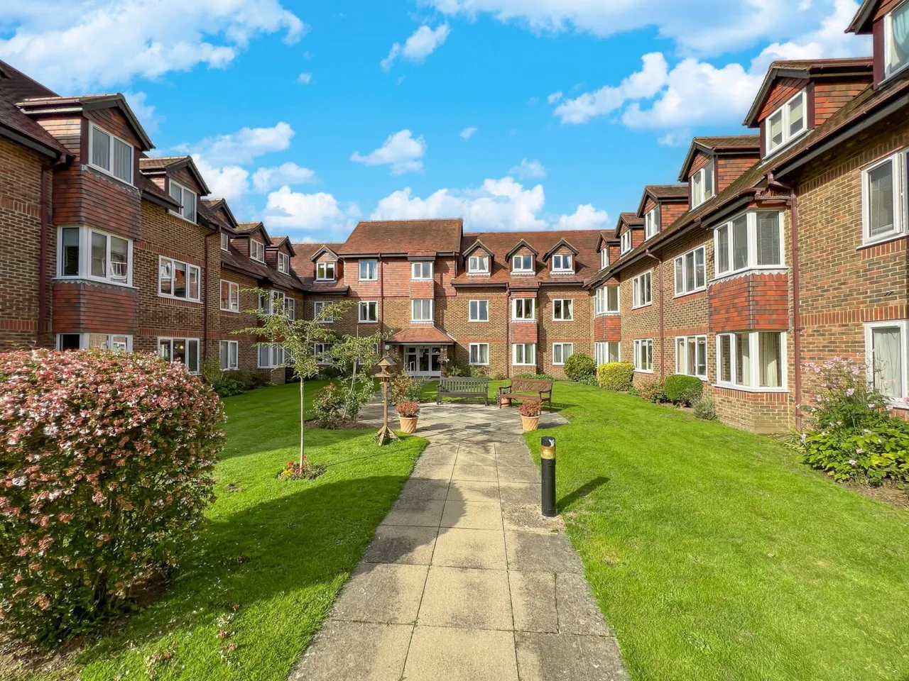 2 bed flat for sale — Flat 30, Forest Lodge Portland Road, East Grinstead, East Grinstead, RH19 4EZ