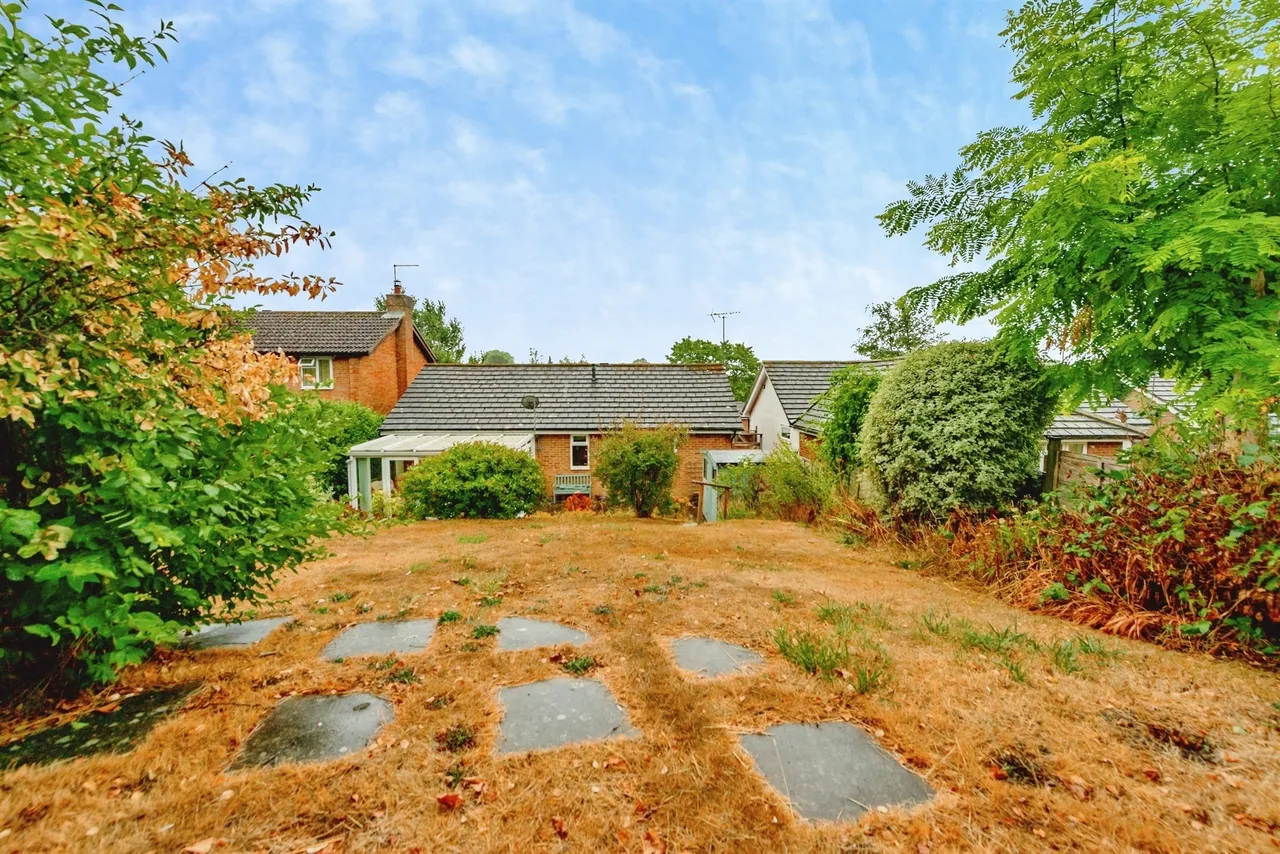 Braes Mead, South Nutfield, RH1, photo 13