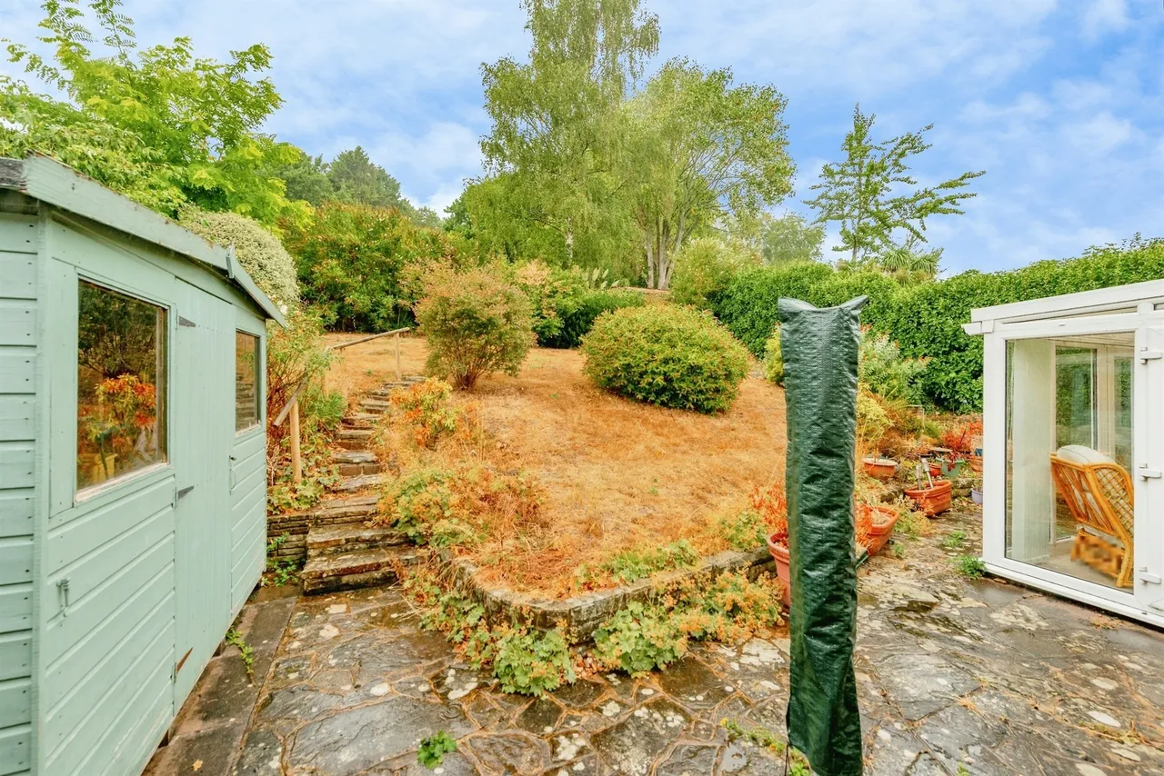 Braes Mead, South Nutfield, RH1, photo 12