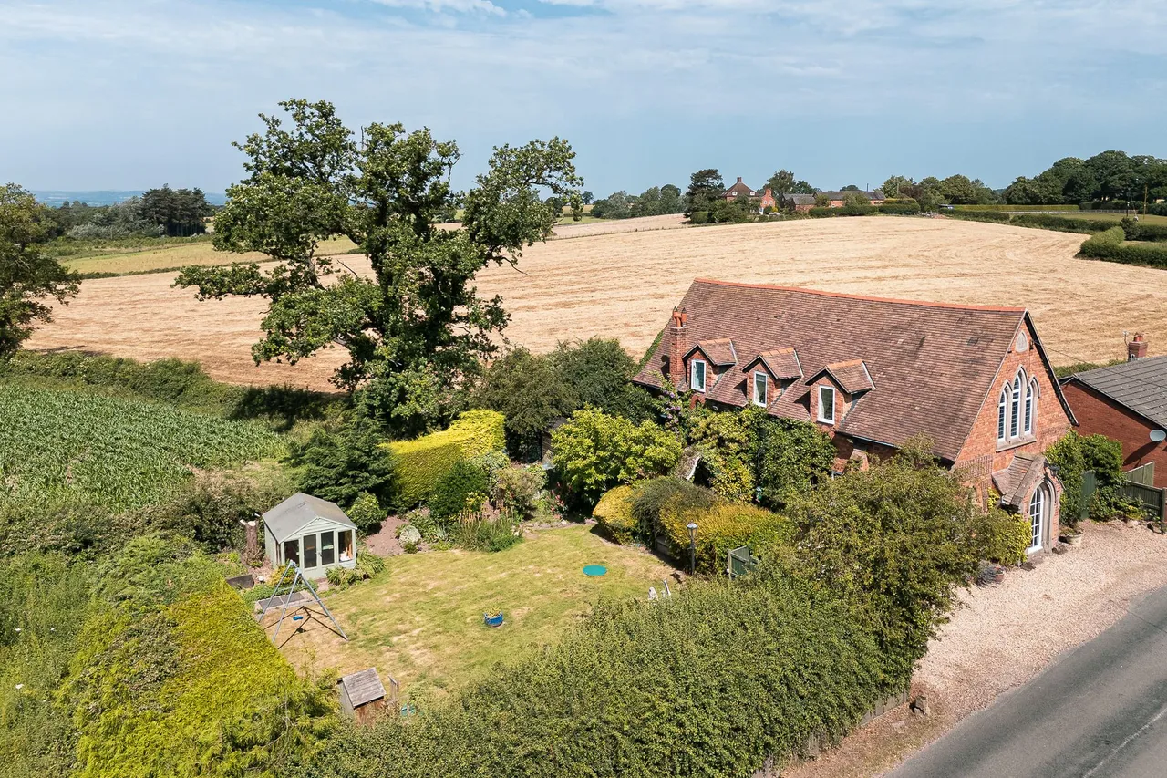 4 bed house for sale, Hampton, Malpas