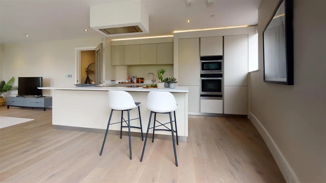 Montgomerie Lodge, High Road, Chigwell, photo 7