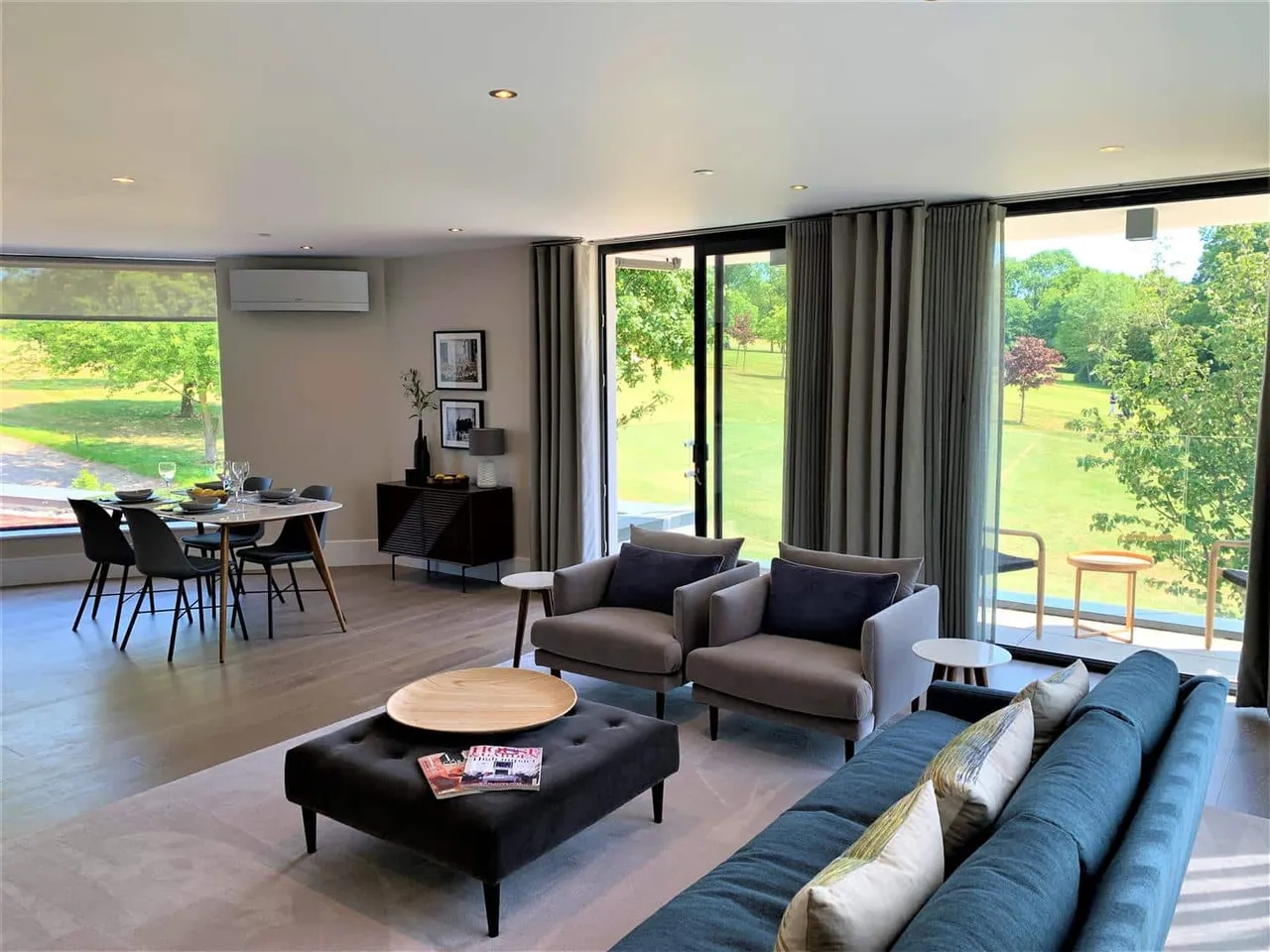 Montgomerie Lodge, High Road, Chigwell, photo 3