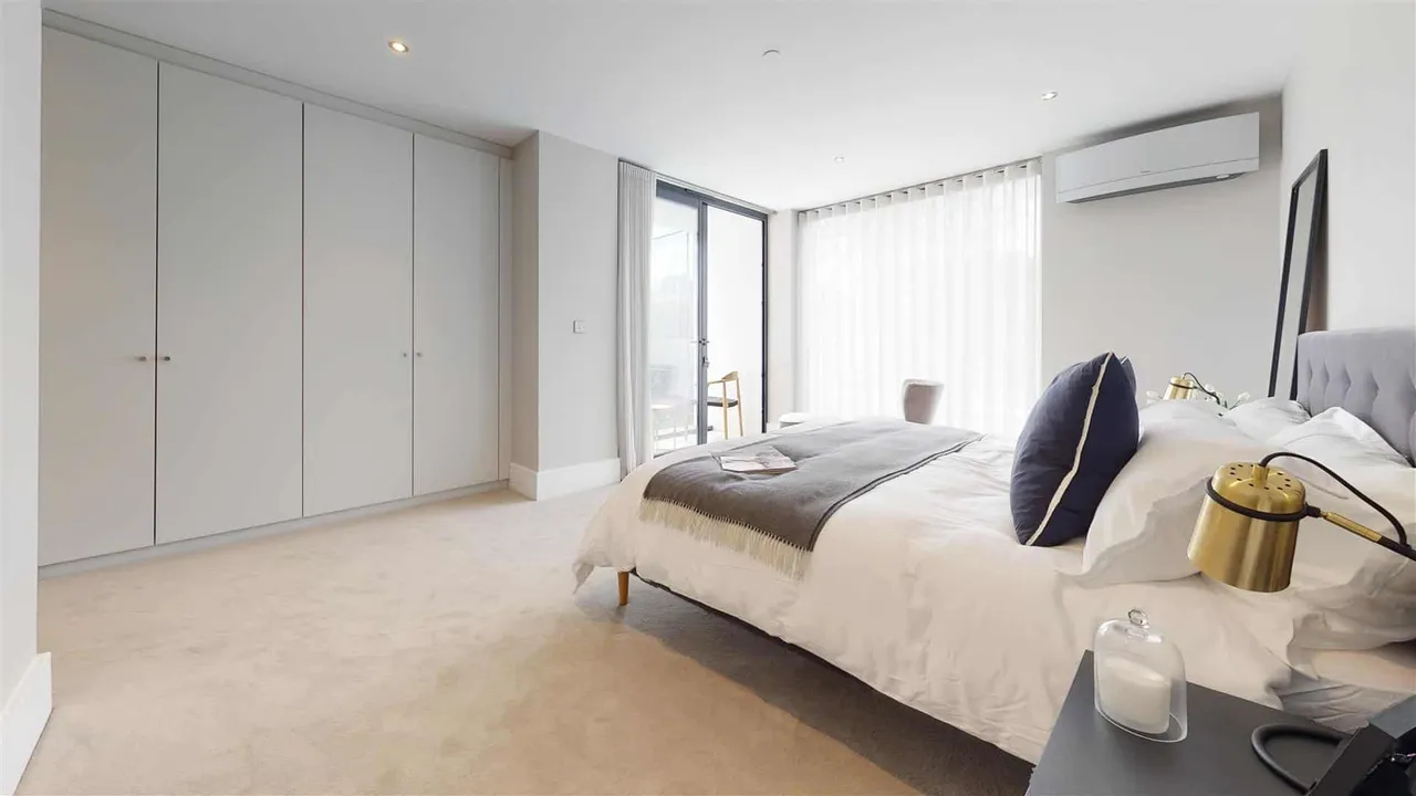 Montgomerie Lodge, High Road, Chigwell, photo 9