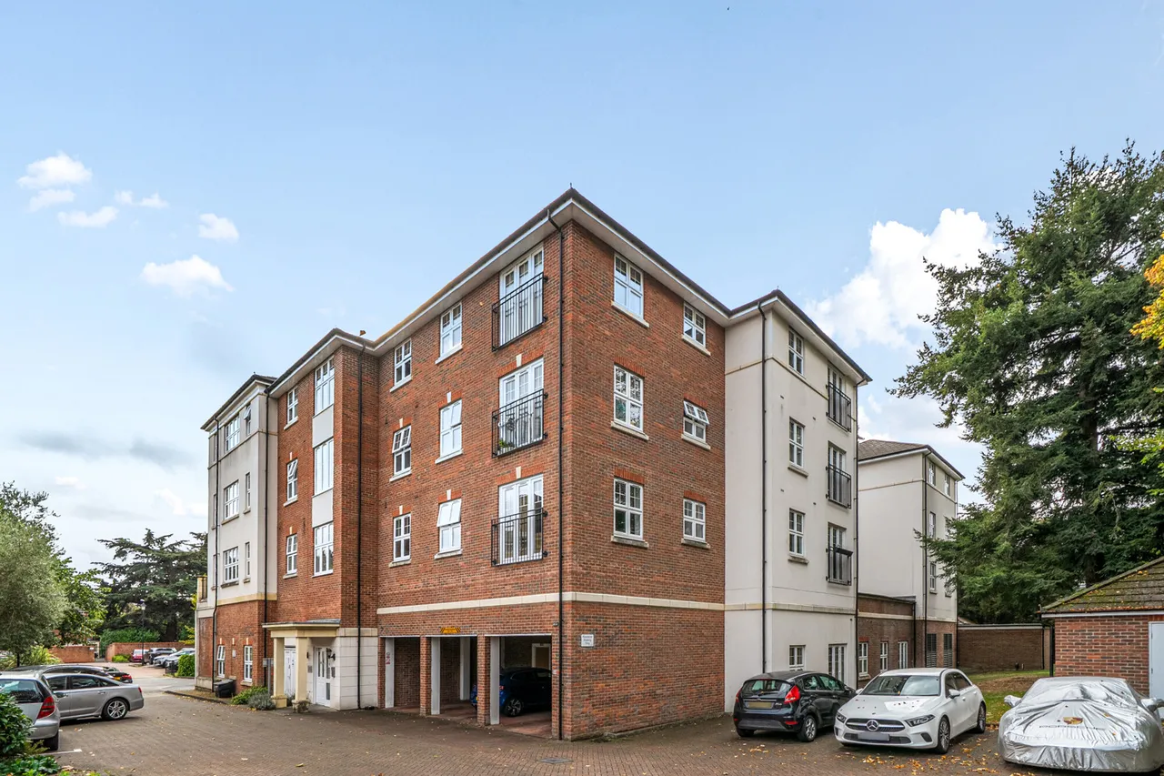 2 bed flat for sale, Colnhurst Road, Watford, WD17