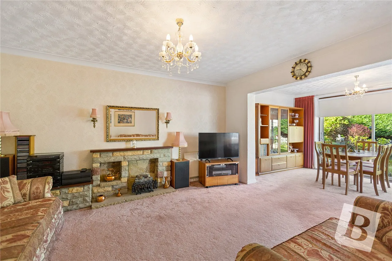 3 bed house for sale, Carruthers Close, Wickford, SS11