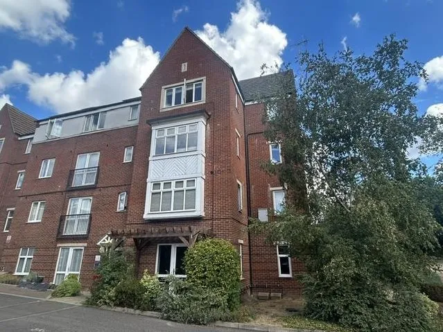 2 bed flat to rent, Chalfont Road, South Norwood