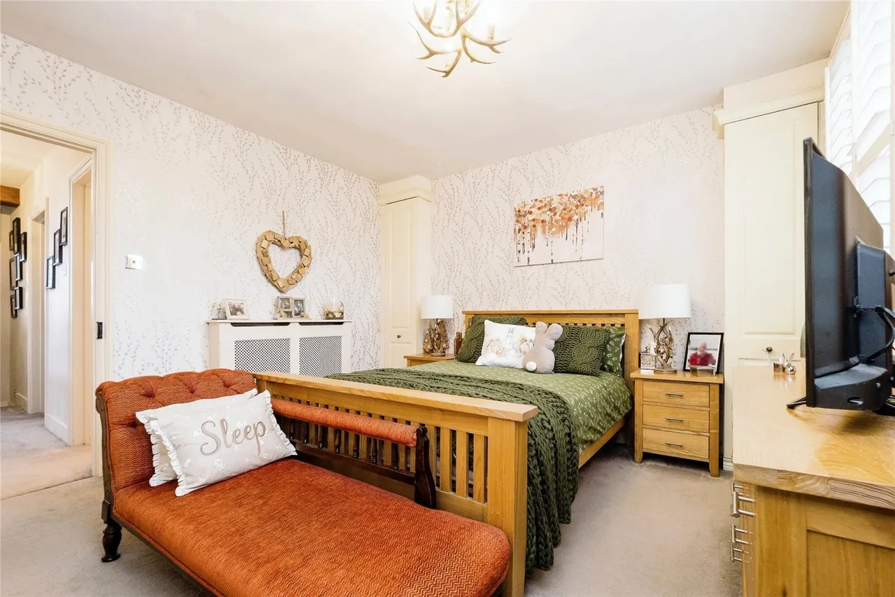 Gravel Lane, Chigwell, Essex, IG7, photo 11