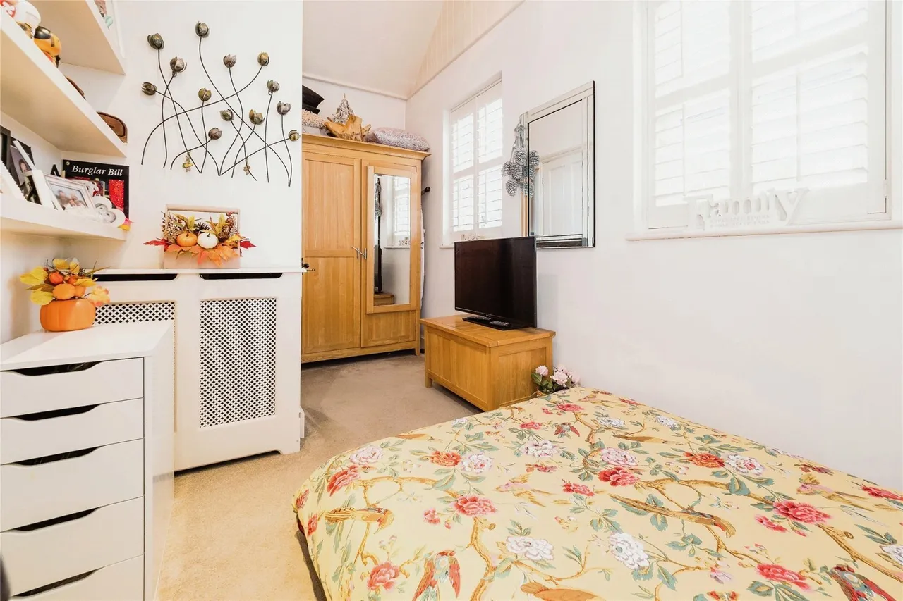 Gravel Lane, Chigwell, Essex, IG7, photo 14
