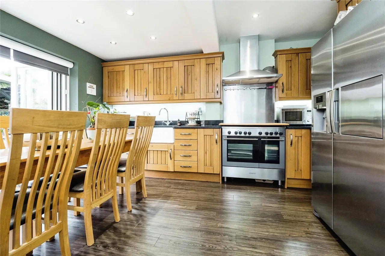 Gravel Lane, Chigwell, Essex, IG7, photo 2
