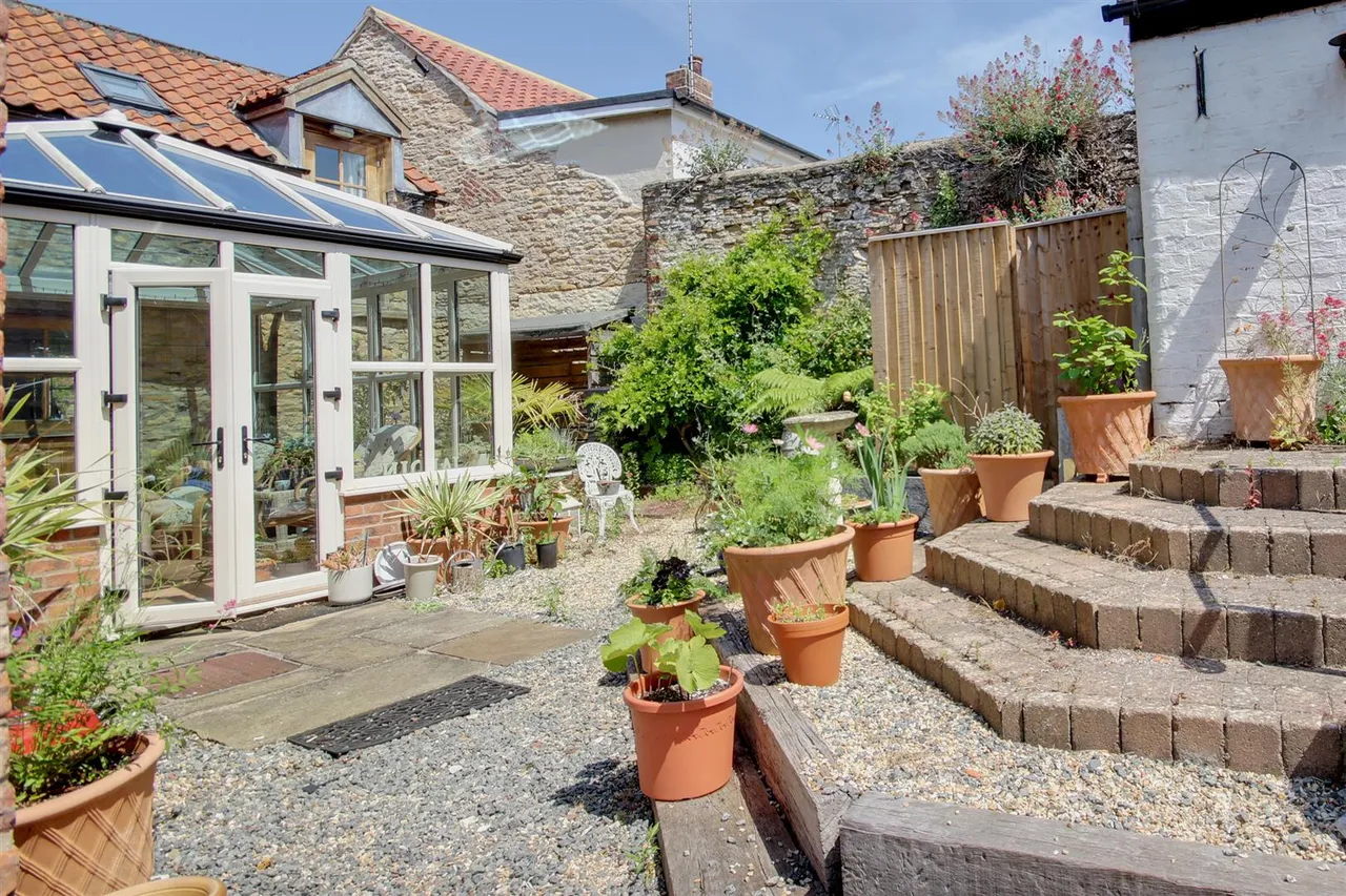 Eastgate, North Newbald, York, photo 18