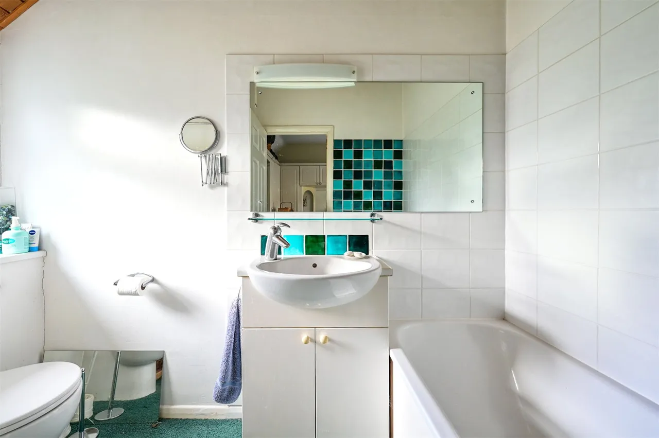 Cedar Road, Farnborough, Hampshire, GU14 7AX, photo 8