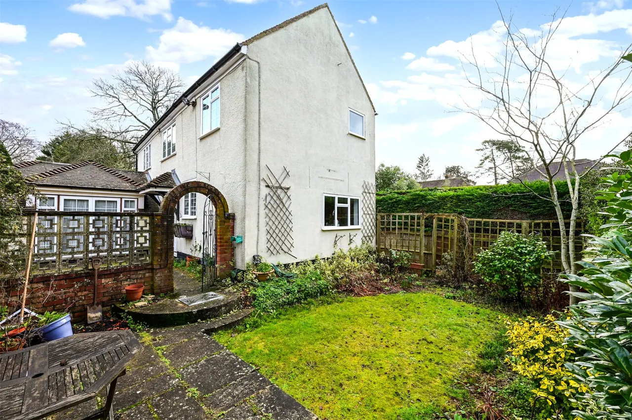 Cedar Road, Farnborough, Hampshire, GU14 7AX, photo 6