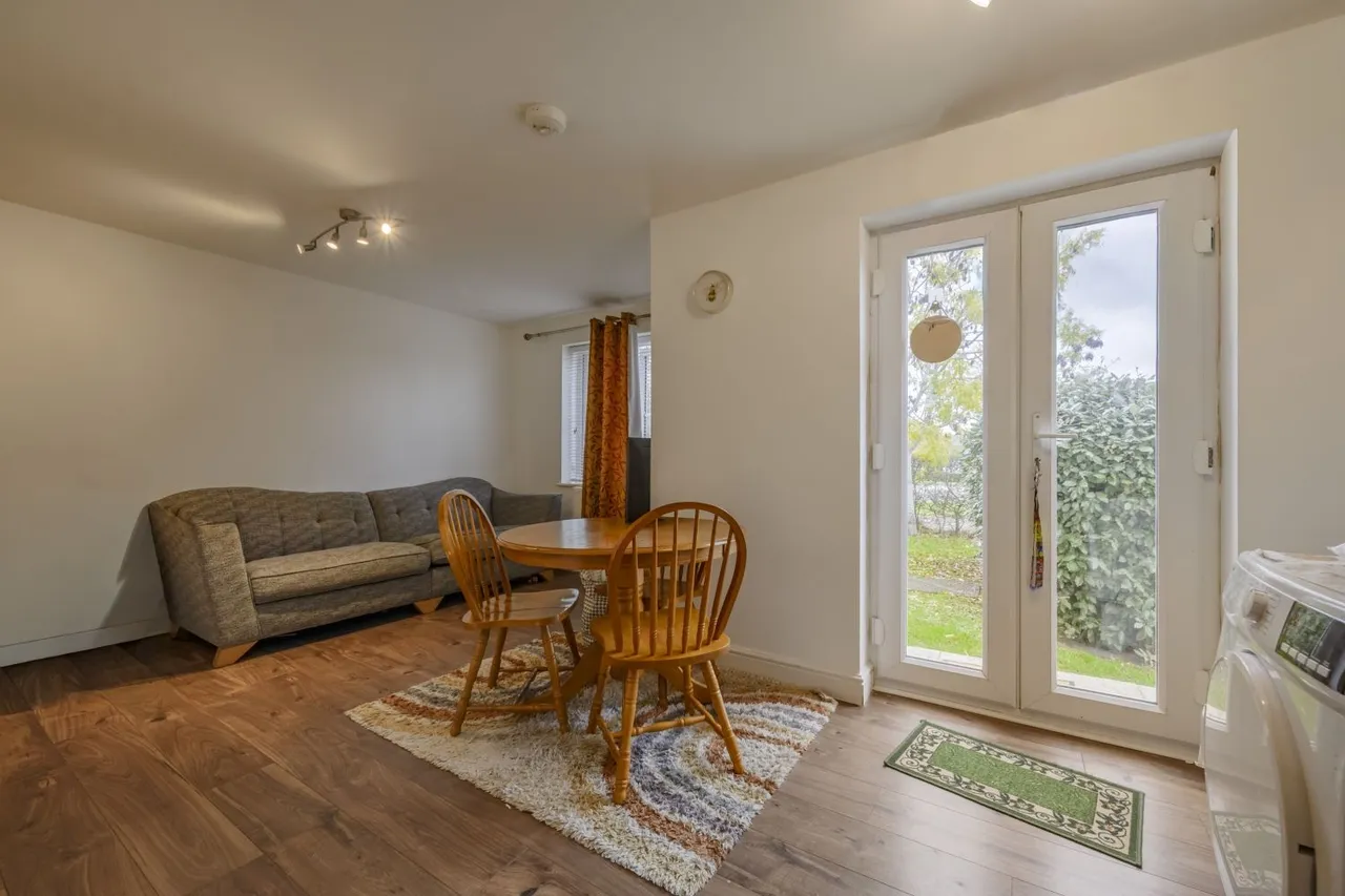 Twickenham Close, SN3, photo 6