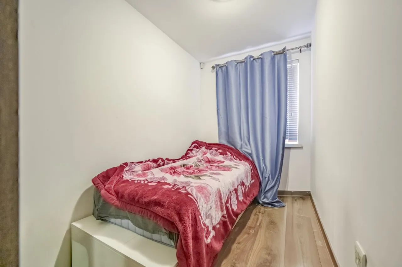 Twickenham Close, SN3, photo 10