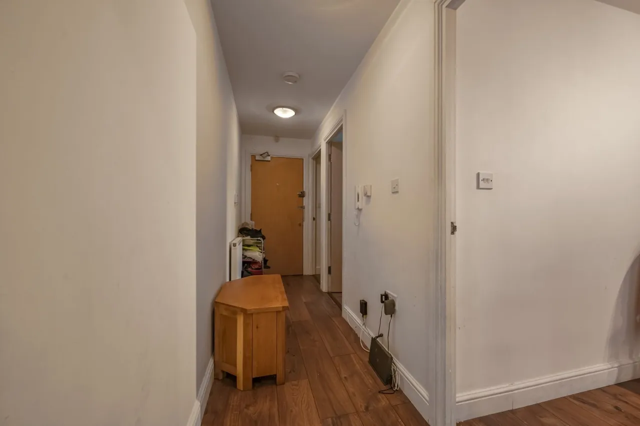 Twickenham Close, SN3, photo 8