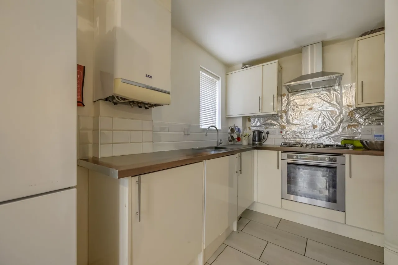 Twickenham Close, SN3, photo 4