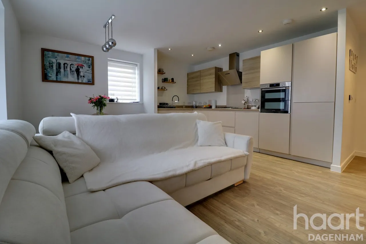 Handley Page Road, Barking, IG11, photo 9