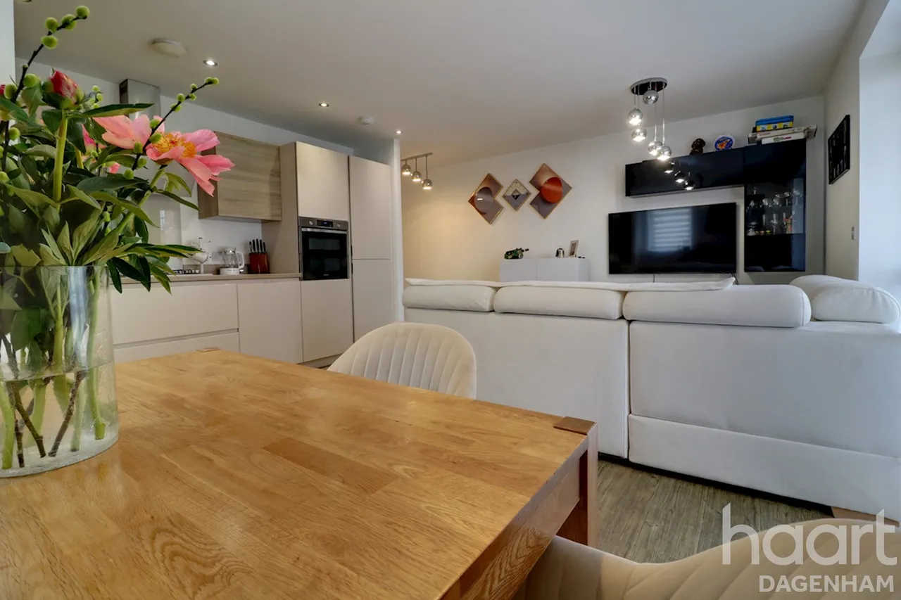Handley Page Road, Barking, IG11, photo 11