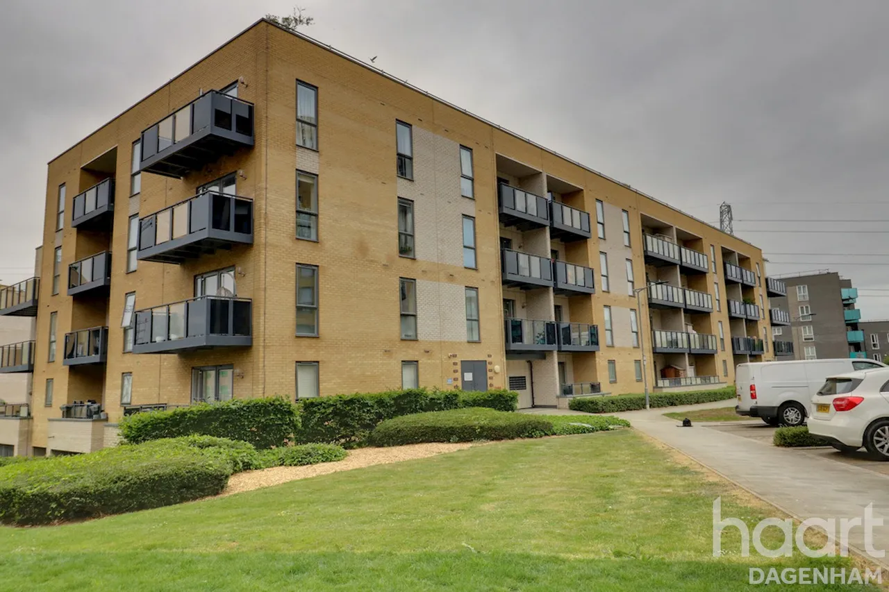 2 bed flat for sale, Handley Page Road, Barking, IG11