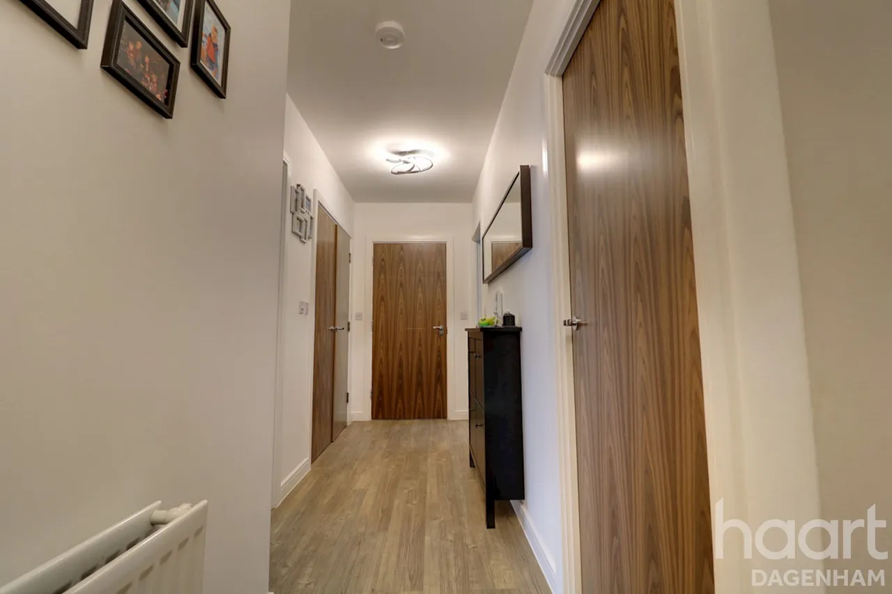 Handley Page Road, Barking, IG11, photo 3