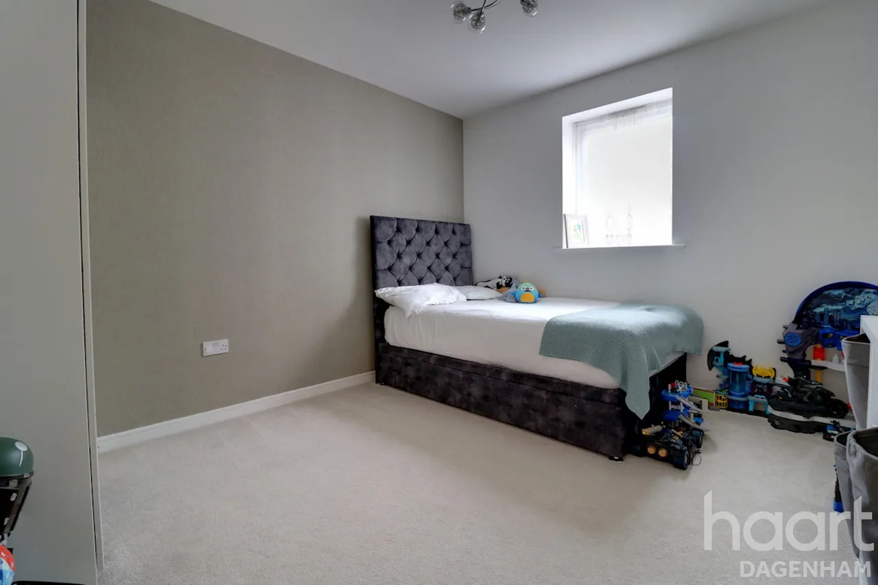 Handley Page Road, Barking, IG11, photo 6
