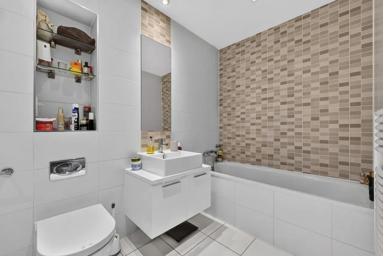 Chalk Farm Road, London, NW1, photo 12