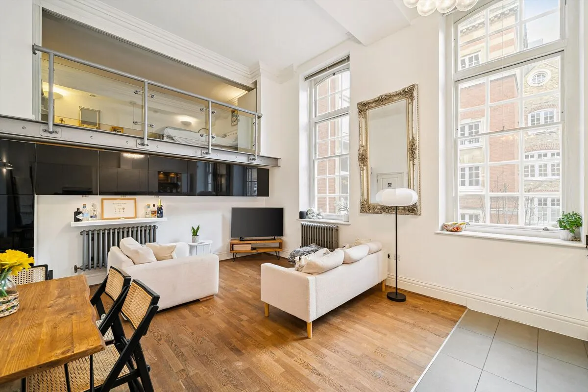 2 bed flat for sale, Mountford Mansions, London, SW11