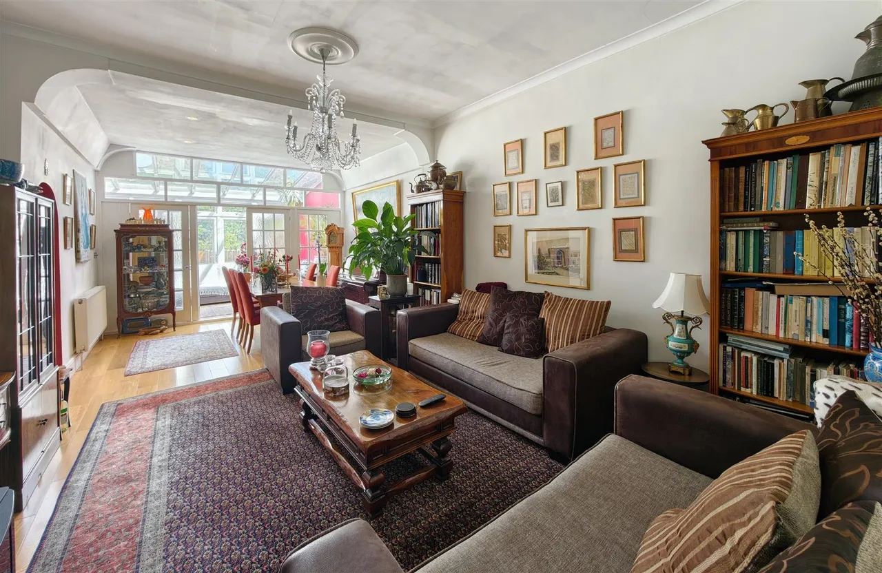 Staverton Road, London, NW2, photo 3