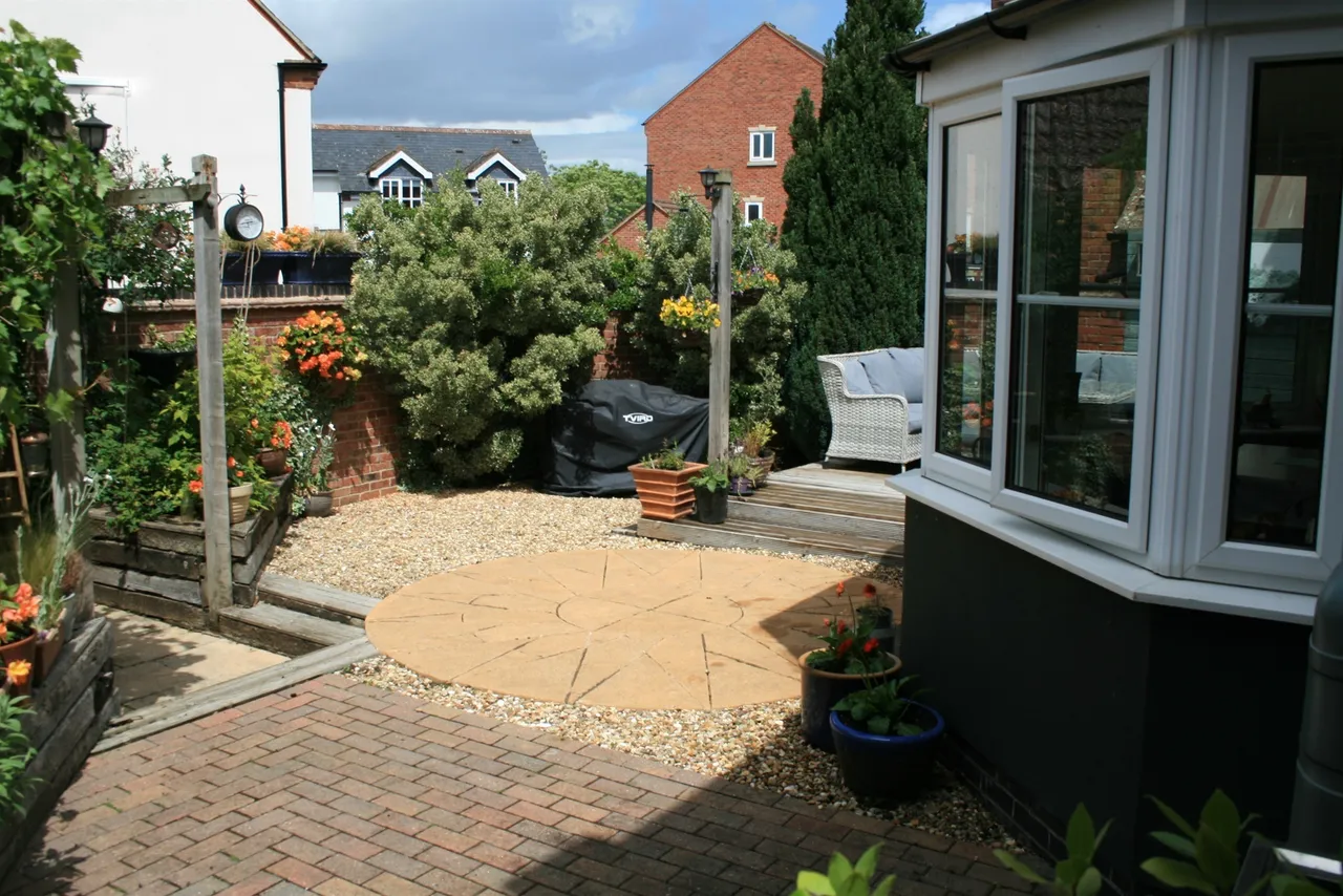 Glover Court, Middleton, Market Harborough, photo 9