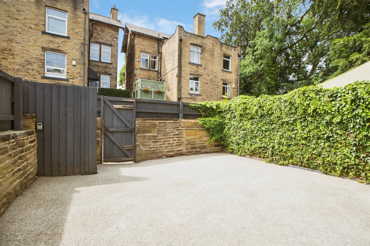 Abbey Walk, Halifax, photo 5