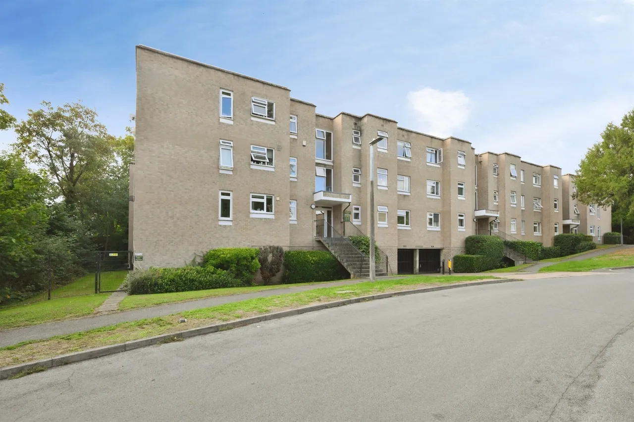 2 bed flat for sale — Rawdon Drive, Hoddesdon