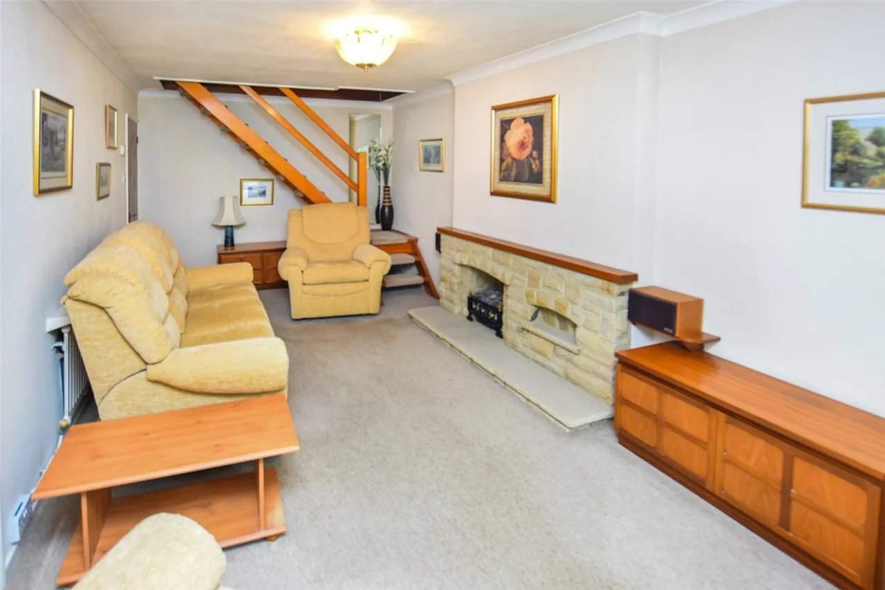 Pierrefondes Avenue, Farnborough, Hampshire, GU14 8NZ, photo 5
