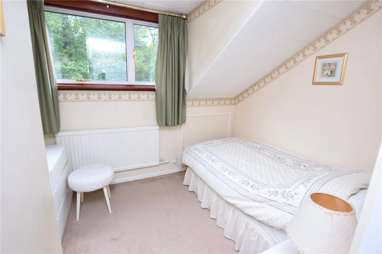 Pierrefondes Avenue, Farnborough, Hampshire, GU14 8NZ, photo 14