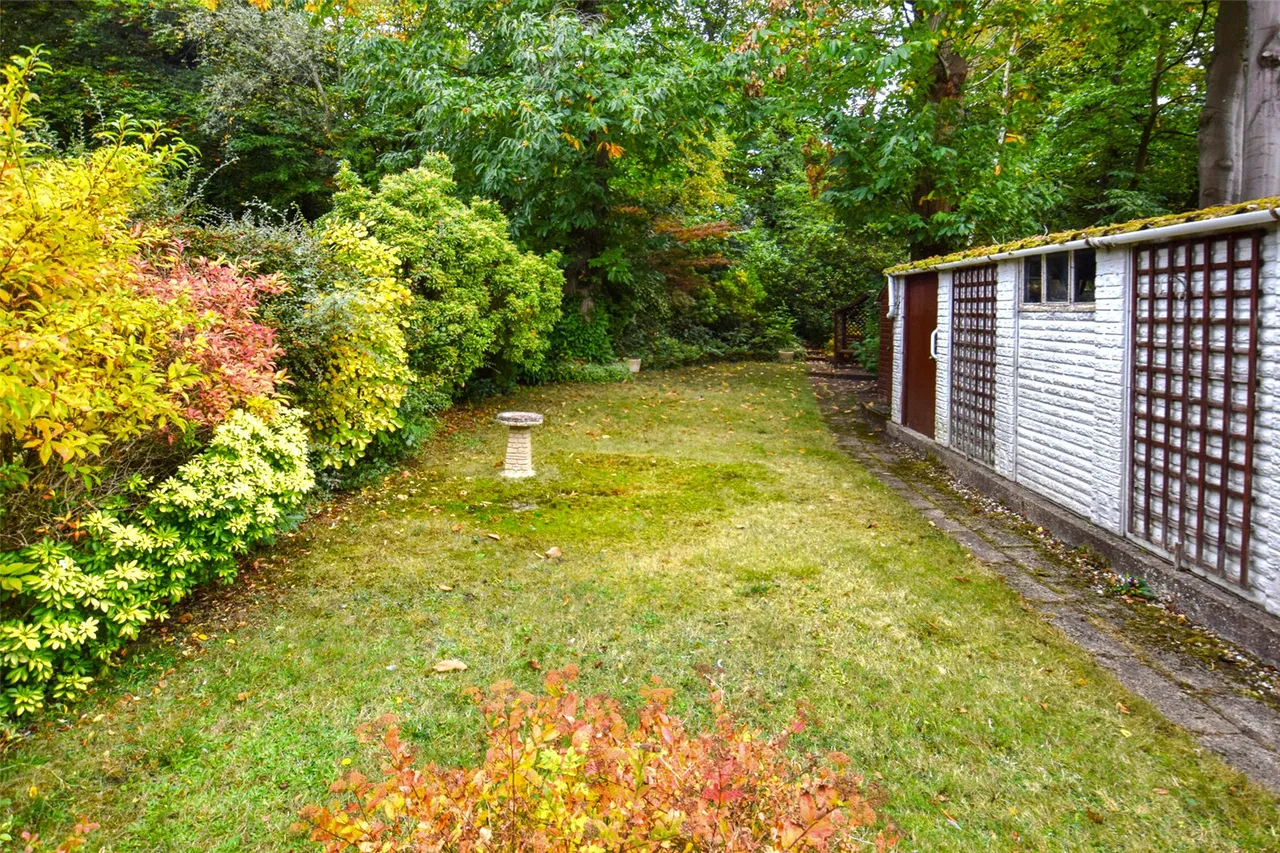 Pierrefondes Avenue, Farnborough, Hampshire, GU14 8NZ, photo 6