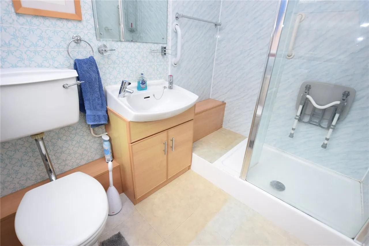 Pierrefondes Avenue, Farnborough, Hampshire, GU14 8NZ, photo 16