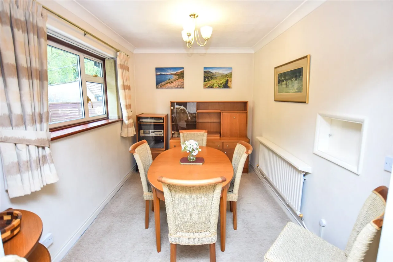 Pierrefondes Avenue, Farnborough, Hampshire, GU14 8NZ, photo 9