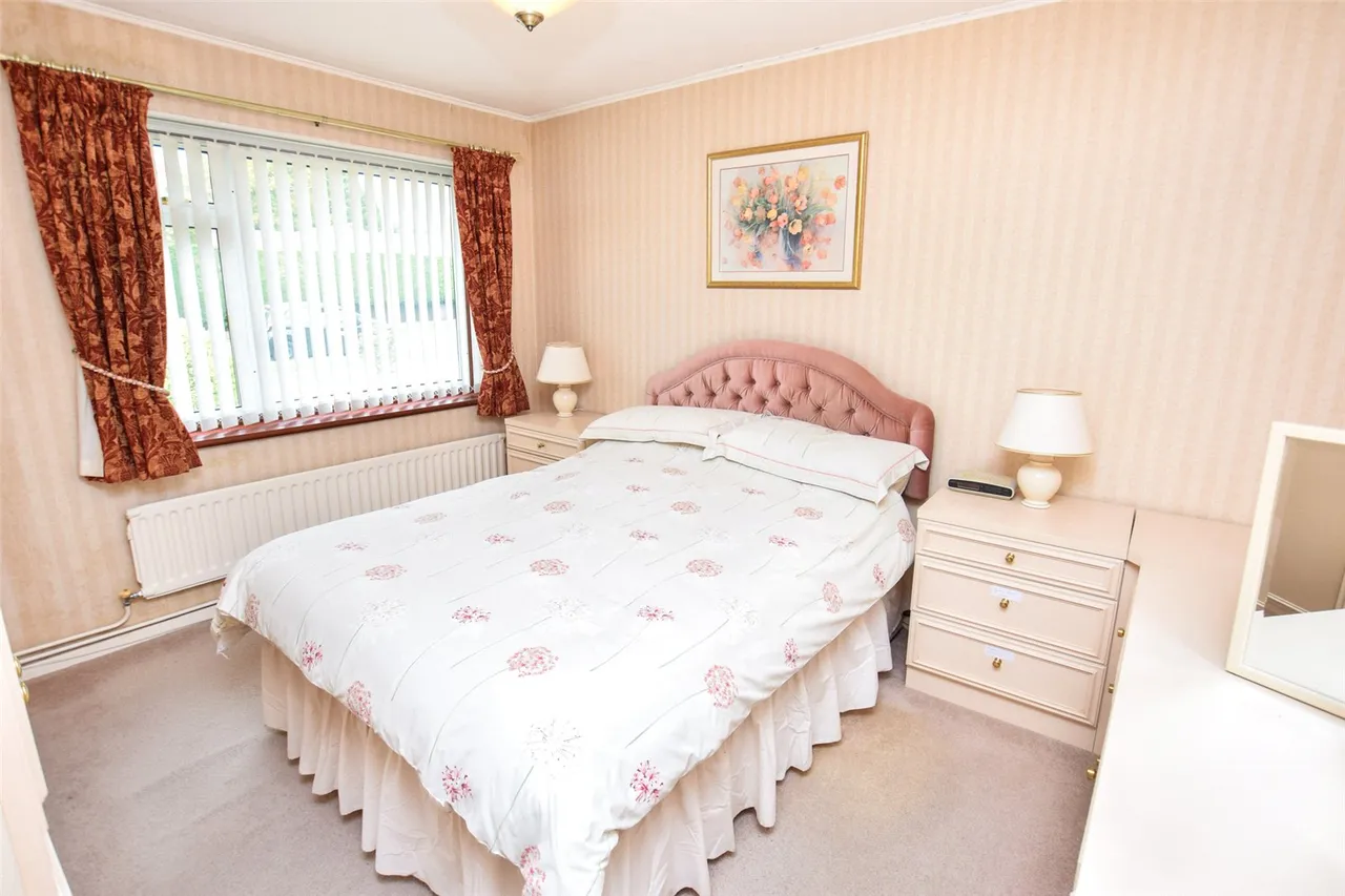 Pierrefondes Avenue, Farnborough, Hampshire, GU14 8NZ, photo 8