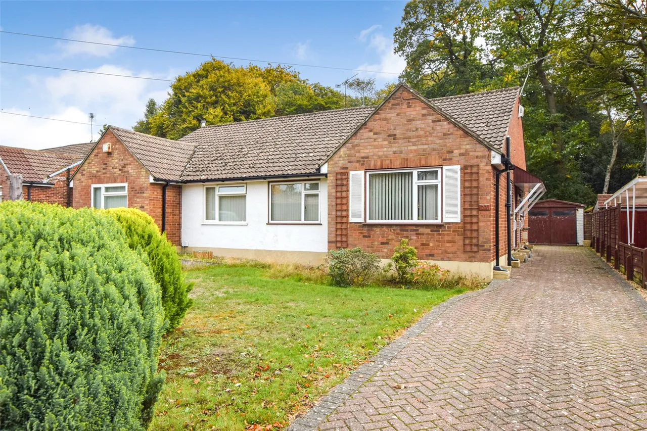 Pierrefondes Avenue, Farnborough, Hampshire, GU14 8NZ, photo 4
