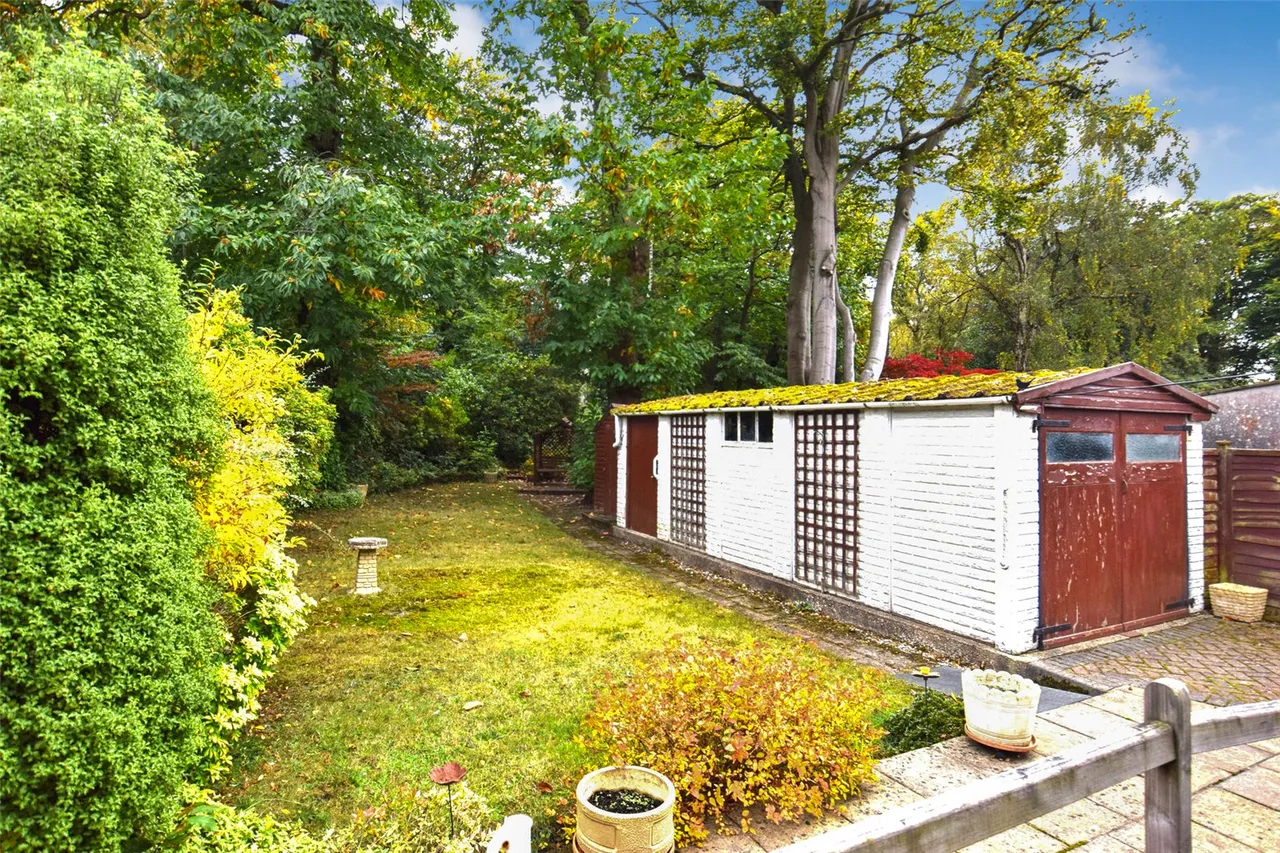 Pierrefondes Avenue, Farnborough, Hampshire, GU14 8NZ, photo 15
