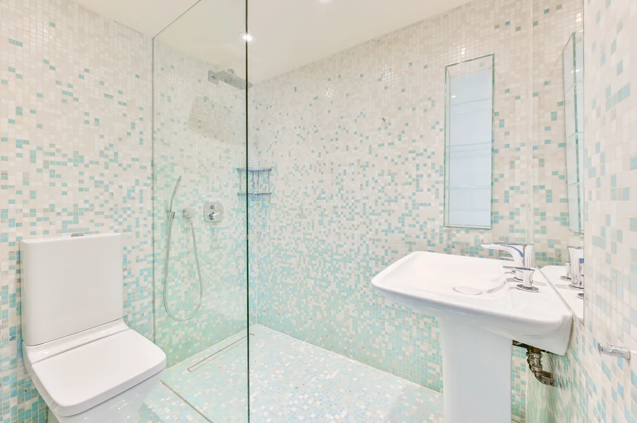 12 Colville Place, London, photo 11