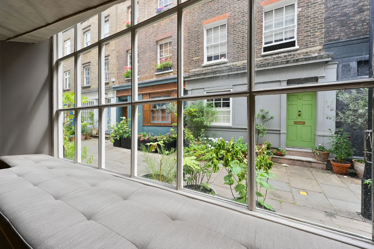 12 Colville Place, London, photo 4